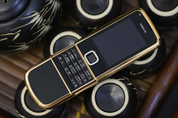 Nokia 8800 vàng hồng điểm đá da đen 4