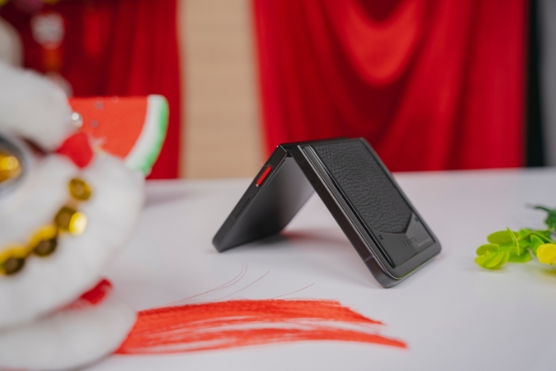 vertu iron flip ban le gap chac chan vertuvietnam