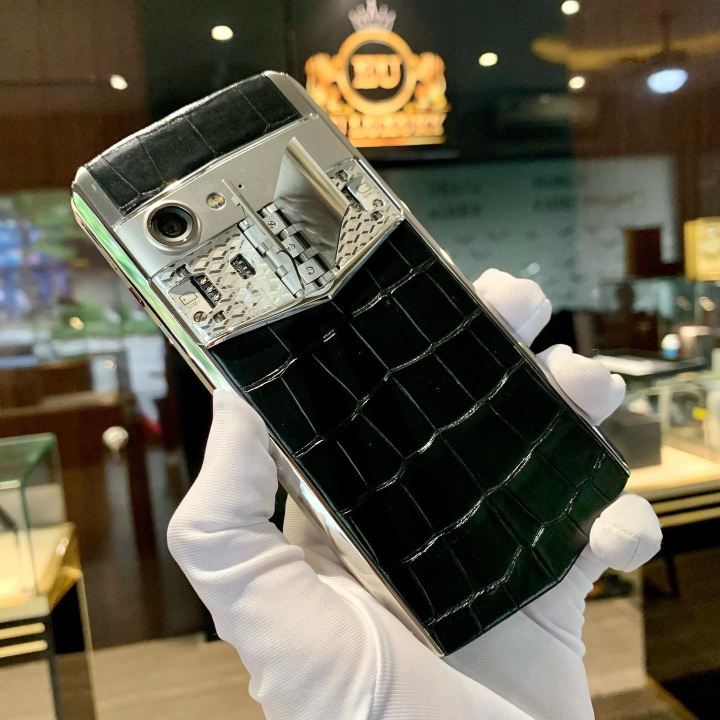 vertu aster p alligator