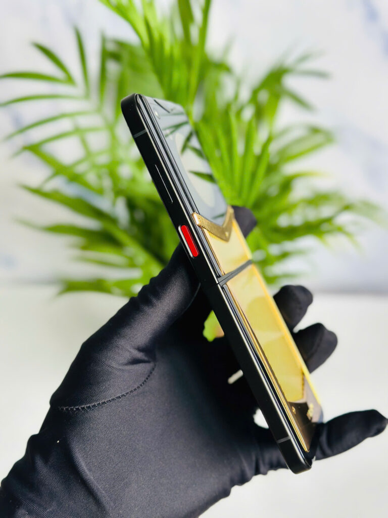 Vertu Iron Flip Gold Carbon Gold 99% Fullbox Trùng IMEI – Điện Thoại Gập Xa Xỉ Mang Phong Cách Hiện Đại 1 1782961488701 6795878199566471366 6795878199566471366 70616c2d9b331dc414ad377607bcbf3d