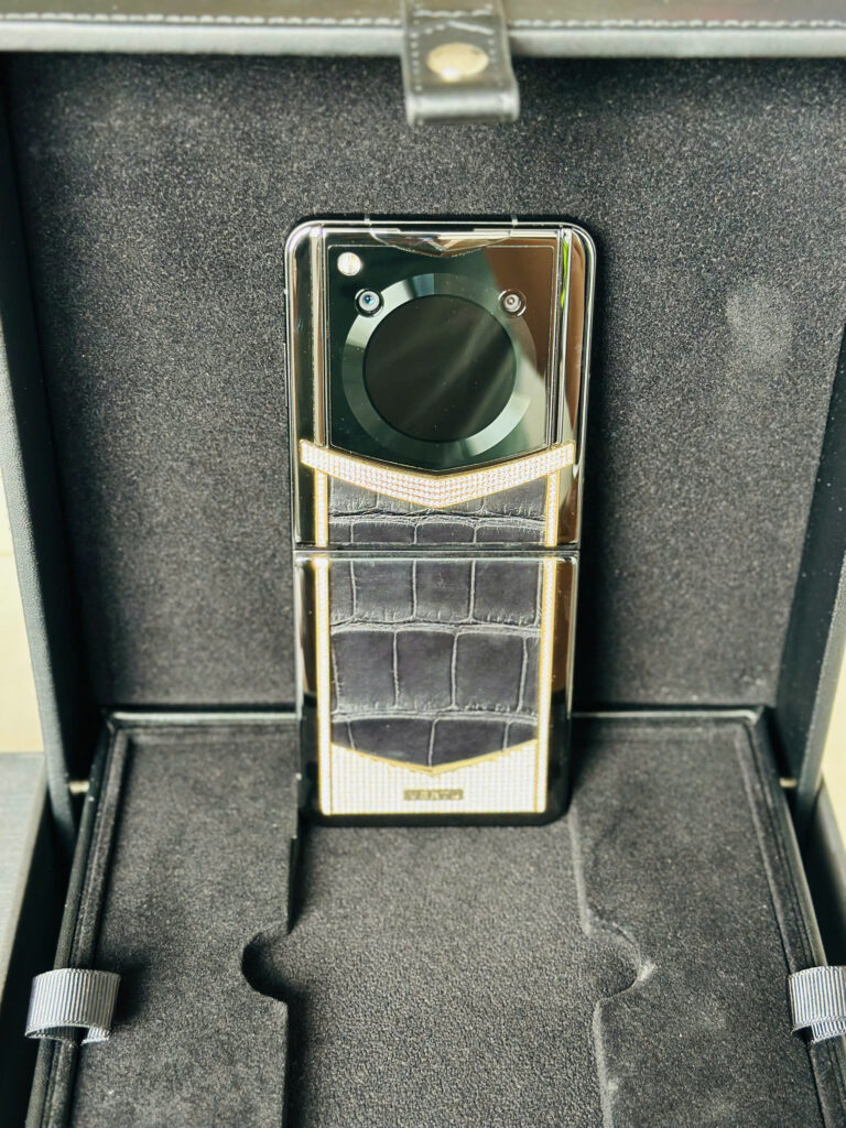 Vertu Iron Flip Diamonds Gold Black 99% Fullbox Trùng IMEI – Kiệt Tác Điện Thoại Gập Xa Xỉ Dành Cho Doanh Nhân 2 1782961498624 6795878199566471366 6795878199566471366 b0f28fc1c72c39ea561ec4c558802eef