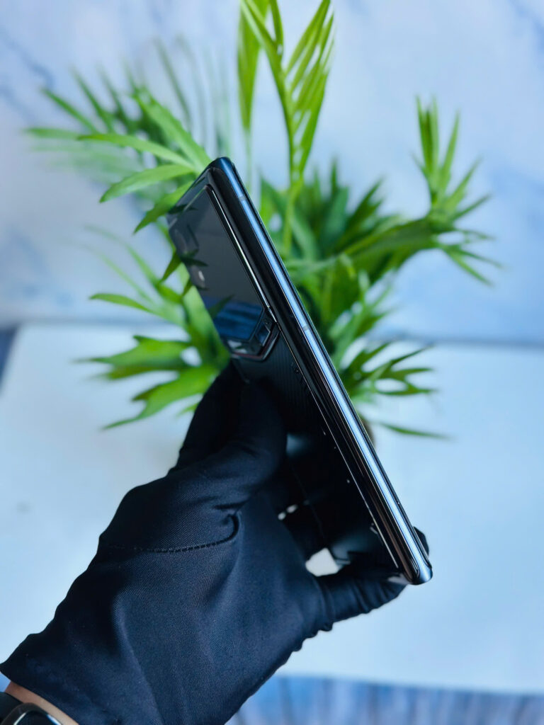 Vertu Meta 1 Carbon 99% – Smartphone Web3 Cao Cấp Với Thiết Kế Carbon Sang Trọng 2 1782961517078 6795878199566471366 6795878199566471366 f5b1a4a13b26b12886934c9f33286a8c