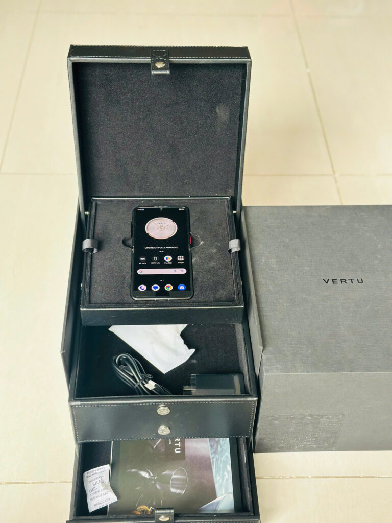 Vertu Quantum Diamonds Gold Alligator Black 1TB Fullbox – Tuyệt Tác AI Phone Xa Xỉ Dành Cho Giới Tinh Hoa 4 1782961587710 6795878199566471366 6795878199566471366 5a2d2dd3411ace435480577a4c174c14